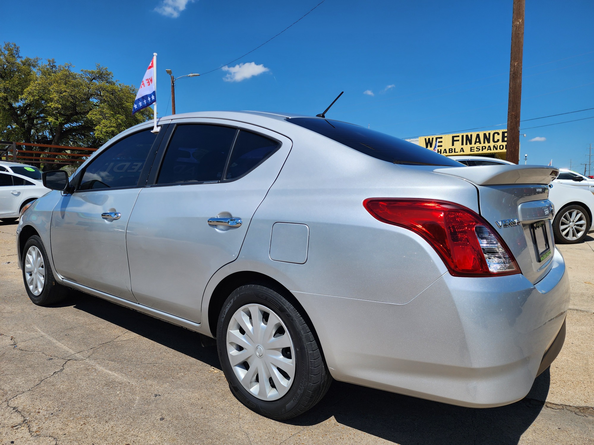 2018 SILVER Nissan Versa SV (3N1CN7AP7JK) with an 1.6L L4 DOHC 16V engine, CVT transmission, located at 2660 S.Garland Avenue, Garland, TX, 75041, (469) 298-3118, 32.885387, -96.656776 - Welcome to DallasAutos4Less, one of the Premier BUY HERE PAY HERE Dealers in the North Dallas Area. We specialize in financing to people with NO CREDIT or BAD CREDIT. We need proof of income, proof of residence, and a ID. Come buy your new car from us today!! This is a SUPER CLEAN 2018 NISSAN VER - Photo #5